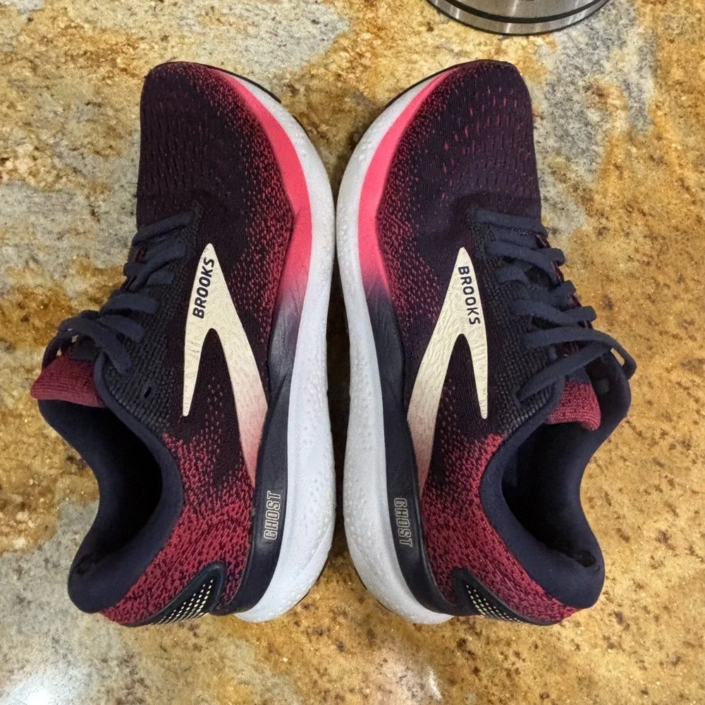 Brooks ghost size 6.5 - Picture 8 of 9